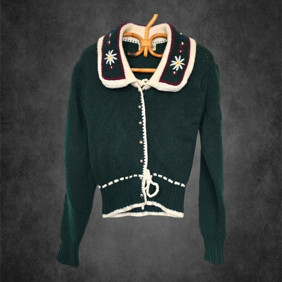 Vintage Women's Buttondown Green Sweater with Embroidered Floral Collar - Picture 2 of 8